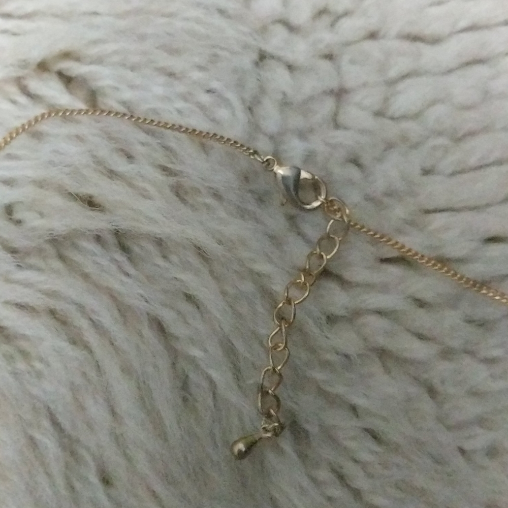 Pearl and rhinestone gold chain Necklace - Picture 3 of 5